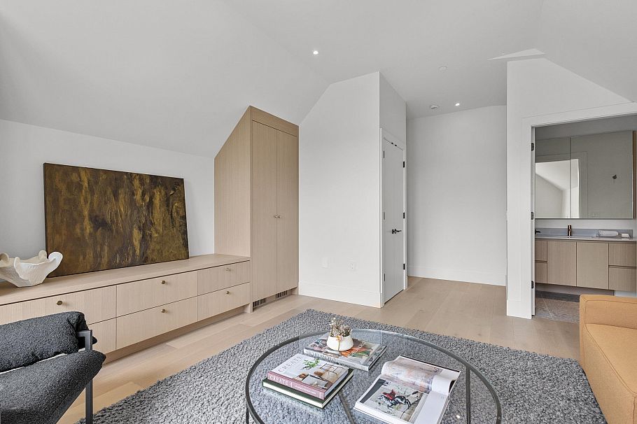 1 2425 Kitchener Street Vancouver, BC - 25