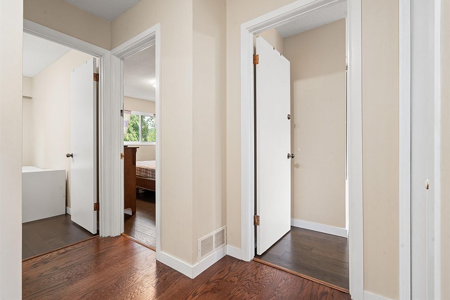 883 Old Lillooet Road North Vancouver, BC - 21