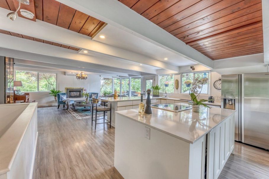 466 E Kings Road North Vancouver, BC - 19