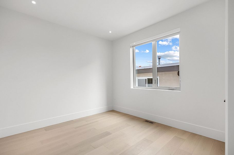 1 2425 Kitchener Street Vancouver, BC - 22