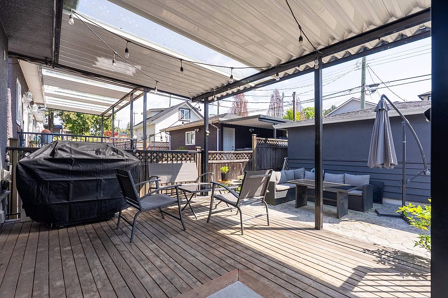 2576 E 27th Avenue Vancouver, BC - 17