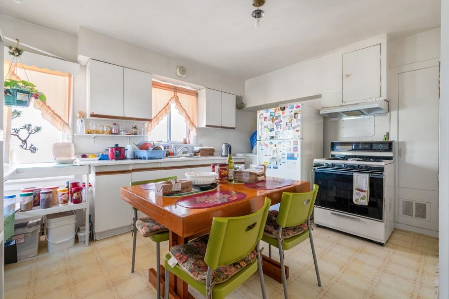 3383 Wellington Avenue Vancouver, BC - 5