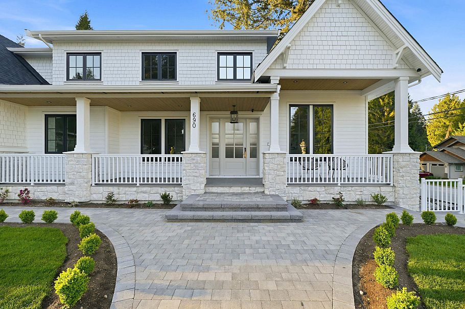 690 E Windsor Road North Vancouver, BC - 2
