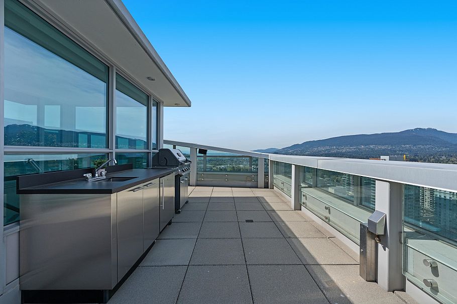 2403 125 E 14th Street North Vancouver, BC - 31