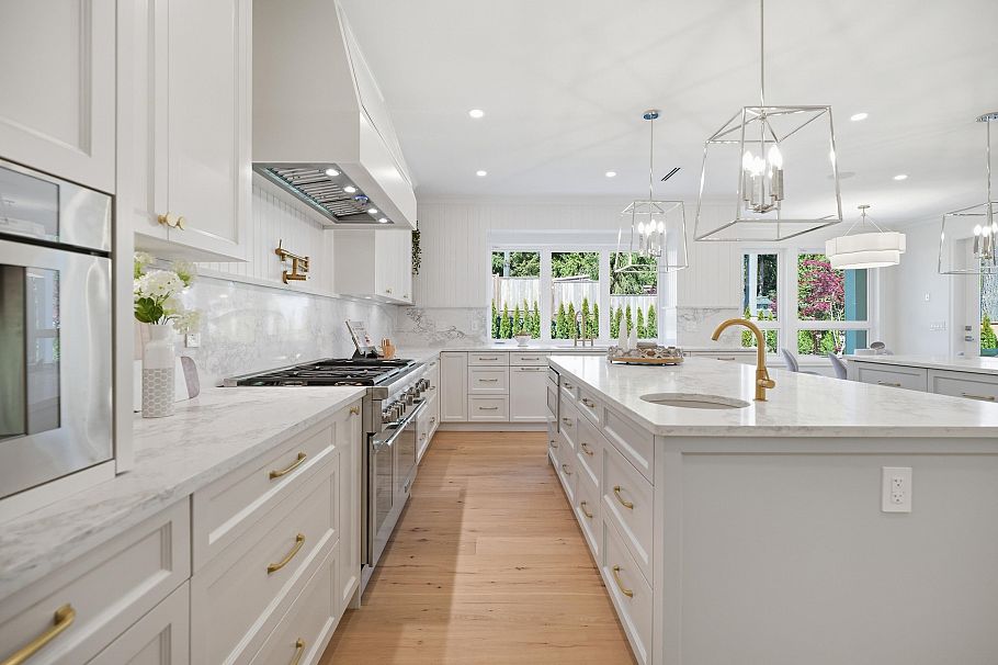 690 E Windsor Road North Vancouver, BC - 11