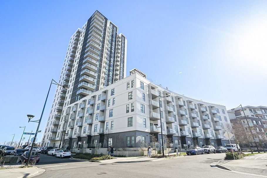 313 3430 E Kent Avenue South Avenue Vancouver, BC - 1