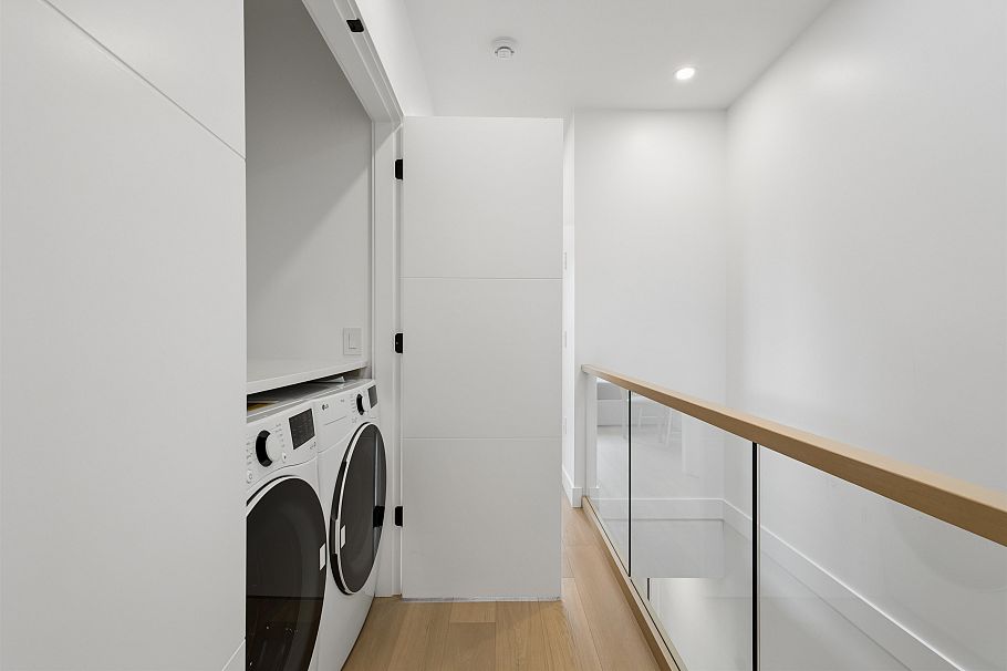 1 3637 E 46th Avenue Vancouver, BC - 29