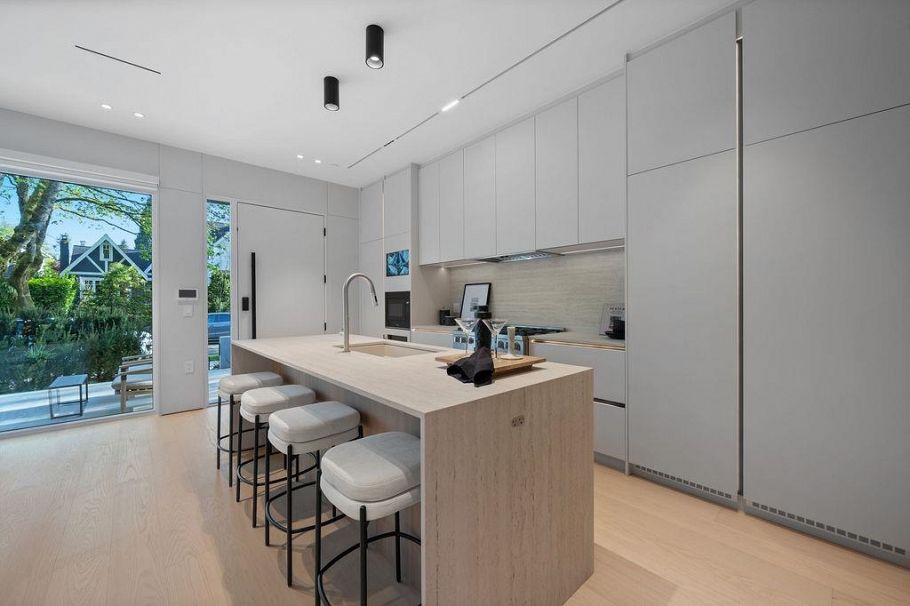 1 2935 W 15th Avenue Vancouver, BC - 10