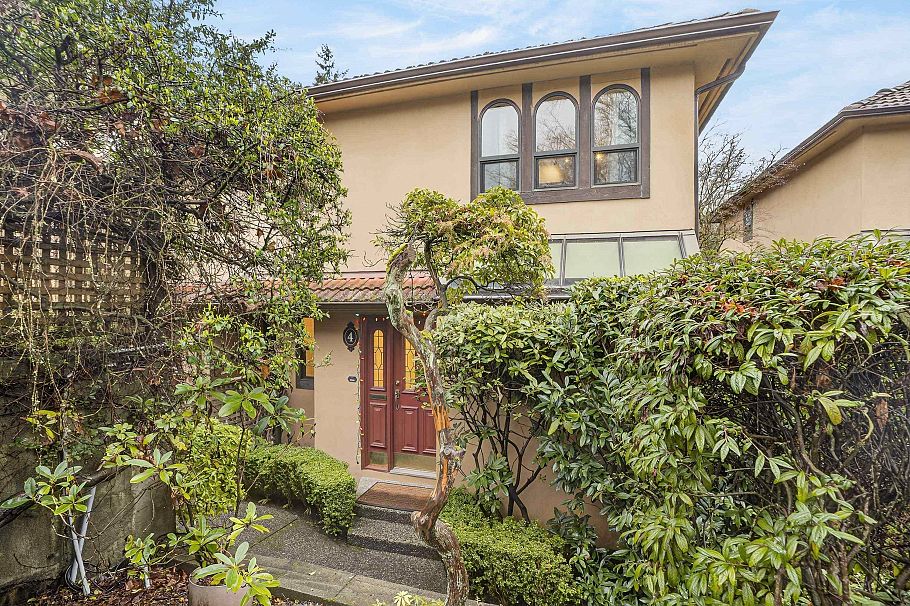 4 3301 W 16th Avenue Vancouver, BC - 1