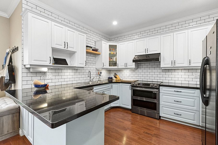 250 E 17th Street North Vancouver, BC - 20