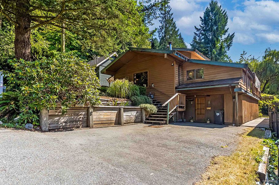 4585 Raeburn Street North Vancouver, BC - 5