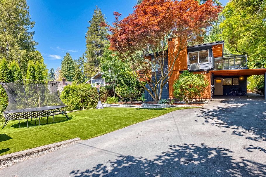 466 E Kings Road North Vancouver, BC - 2