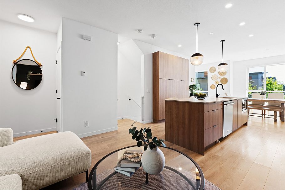 23 533 E 3rd Street North Vancouver, BC - 3