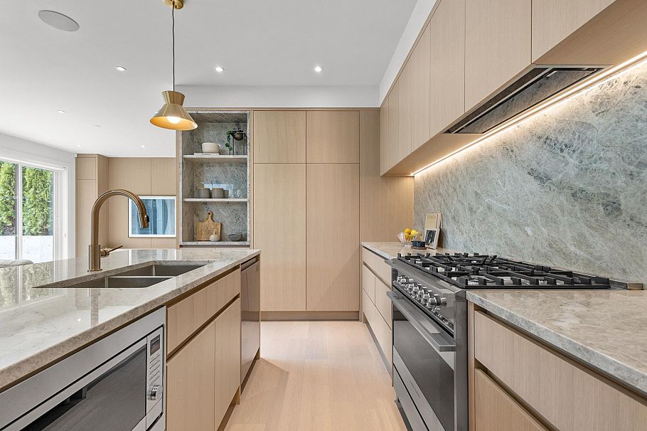 1 2425 Kitchener Street Vancouver, BC - 8