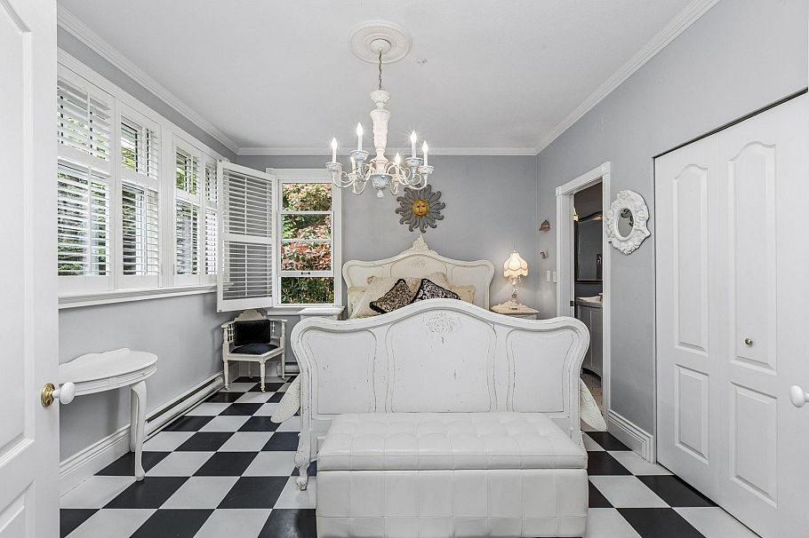 557 Lonsdale Avenue North Vancouver, BC - 18