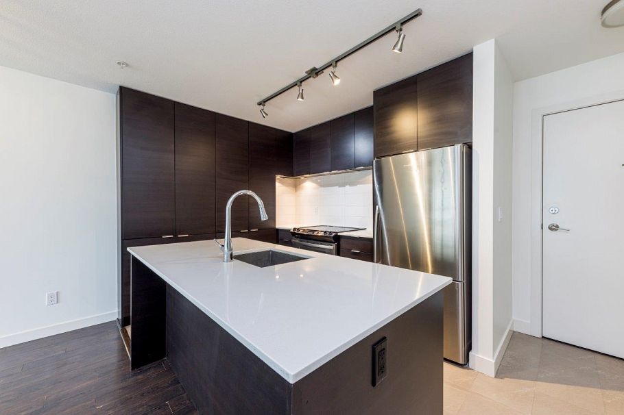 302 1677 Lloyd Avenue North Vancouver, BC - 6