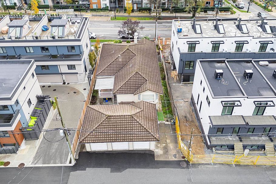 612 E 3rd Street North Vancouver, BC - 11