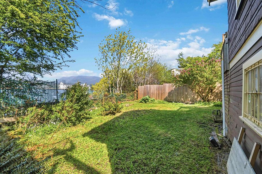 2497 Wall Street Vancouver, BC - 4