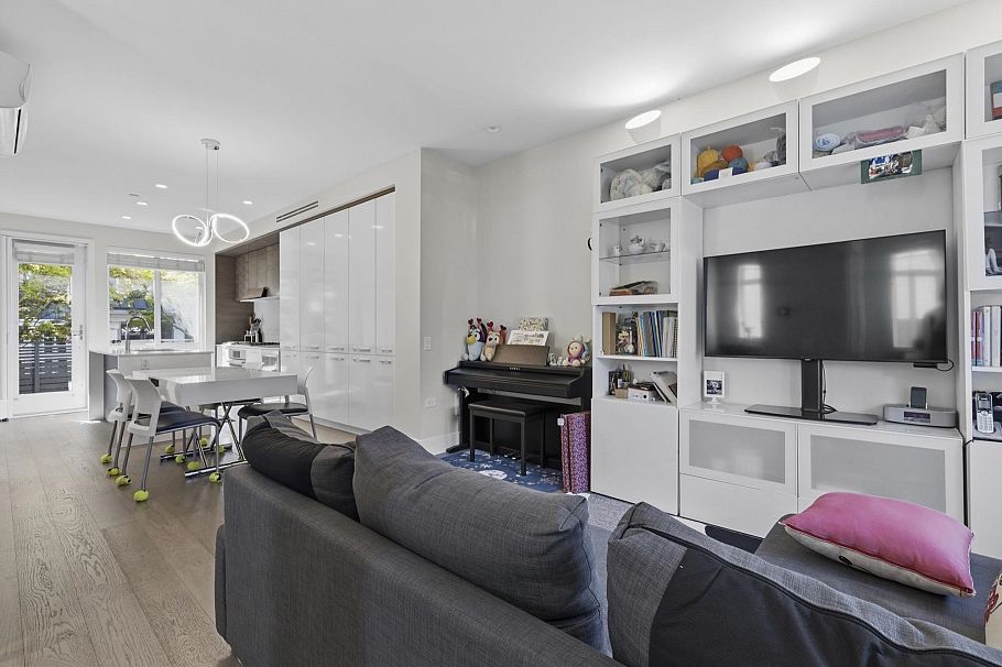 276 W 62nd Avenue Vancouver, BC - 3