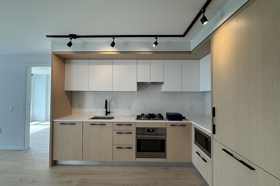 602 2729 Kingsway Vancouver, BC - 1