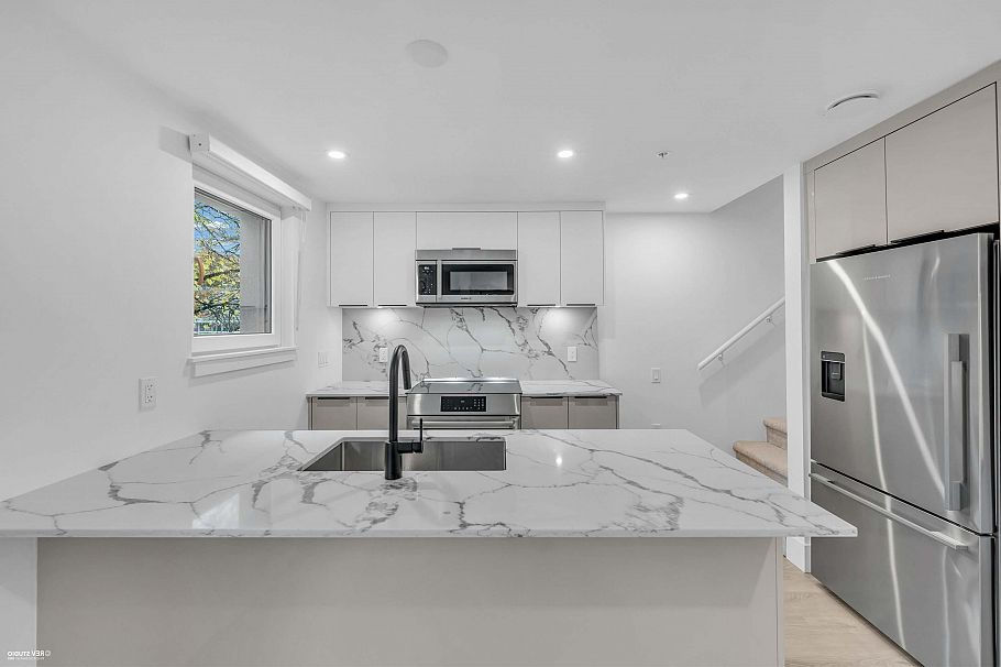 108 2085 E 1 Avenue Vancouver, BC - 9