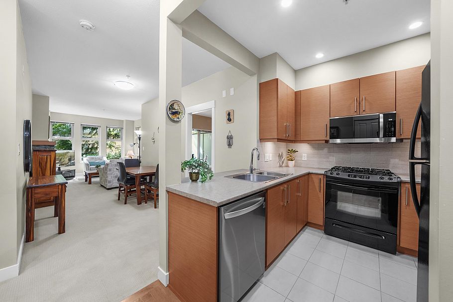 208 188 W 29 Street North Vancouver, BC - 6