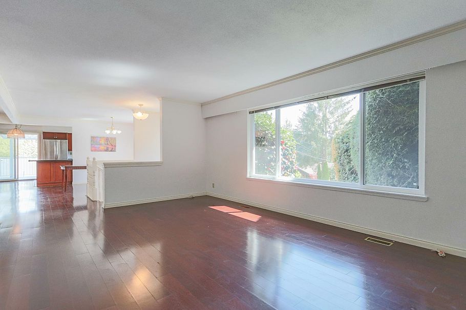 1352 E 16th Street North Vancouver, BC - 10