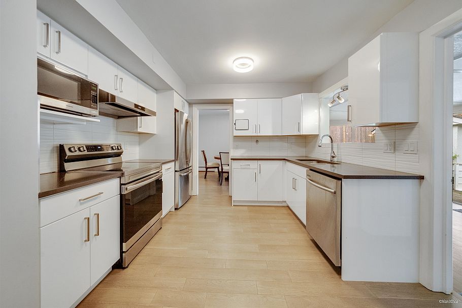 4366 Gilpin Crescent Burnaby, BC - 11