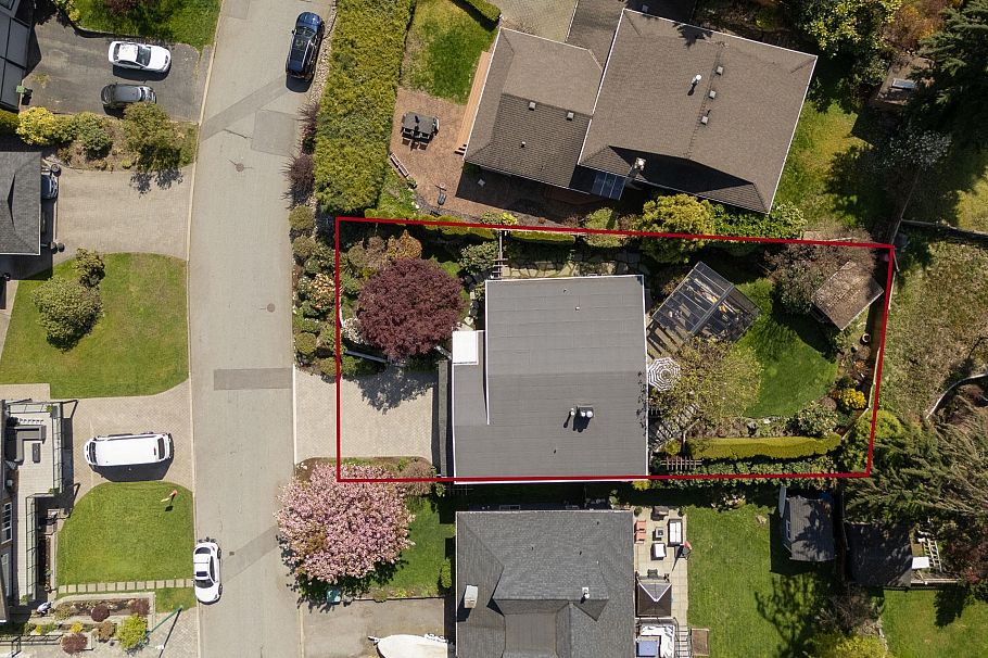 3665 Rutherford Crescent North Vancouver, BC - 38