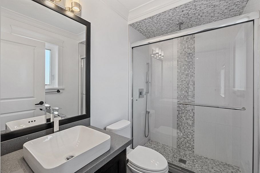 831 E King Edward Avenue Vancouver, BC - 15