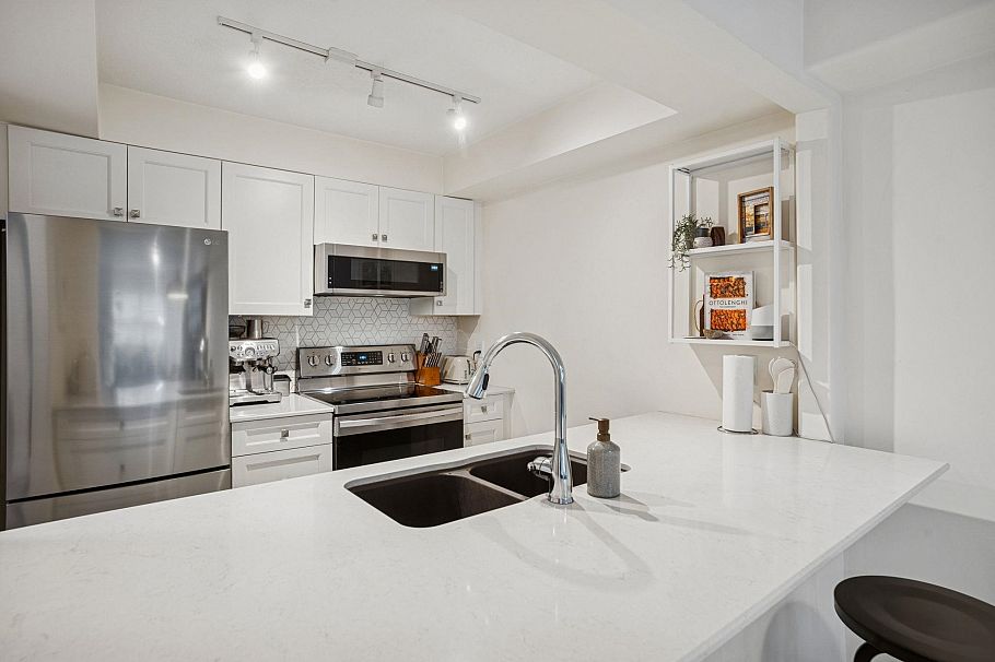 103 1515 E 6th Avenue Vancouver, BC - 3