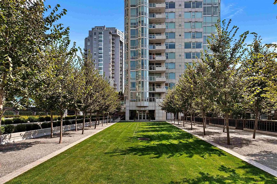 303 1501 Howe Street Vancouver, BC - 33