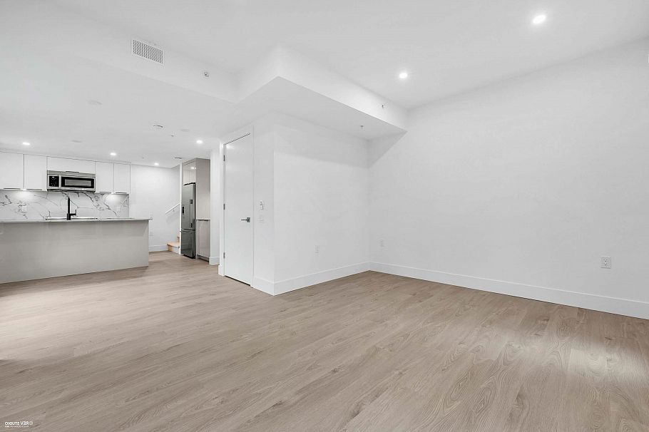 108 2085 E 1 Avenue Vancouver, BC - 2