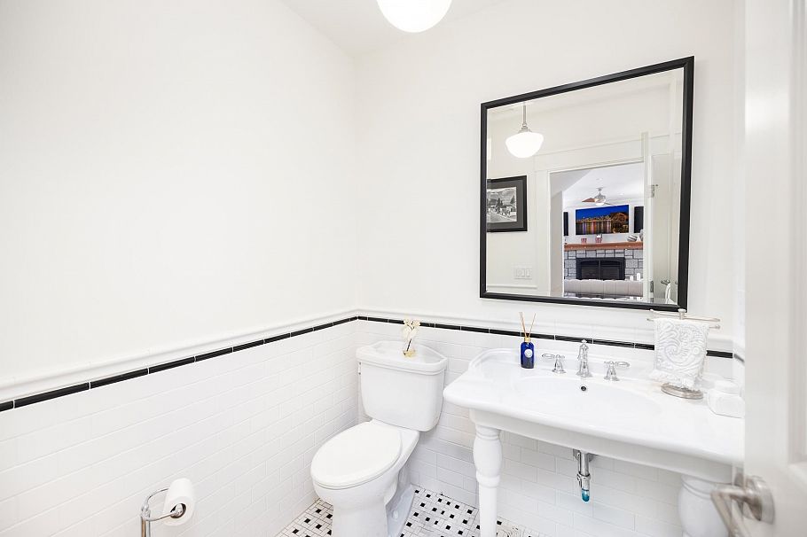 1232 Harris Avenue North Vancouver, BC - 18