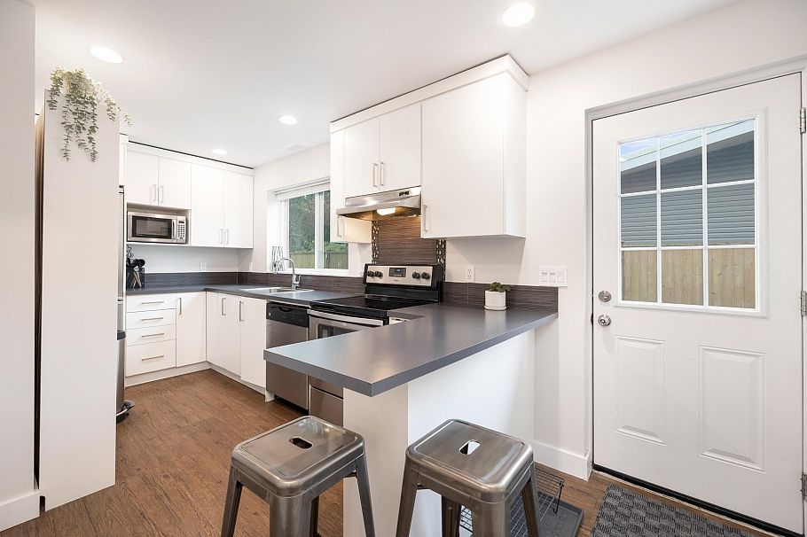 2511 Boswell Avenue North Vancouver, BC - 24