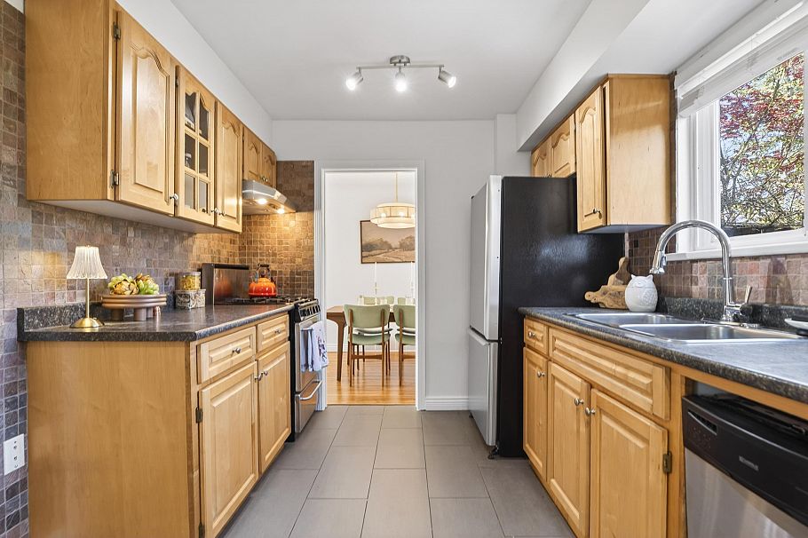 1009 E 14th Avenue Vancouver, BC - 11