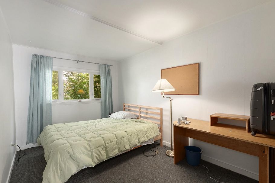 2002 E 13th Avenue Vancouver, BC - 12