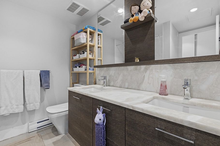 276 W 62nd Avenue Vancouver, BC - 15