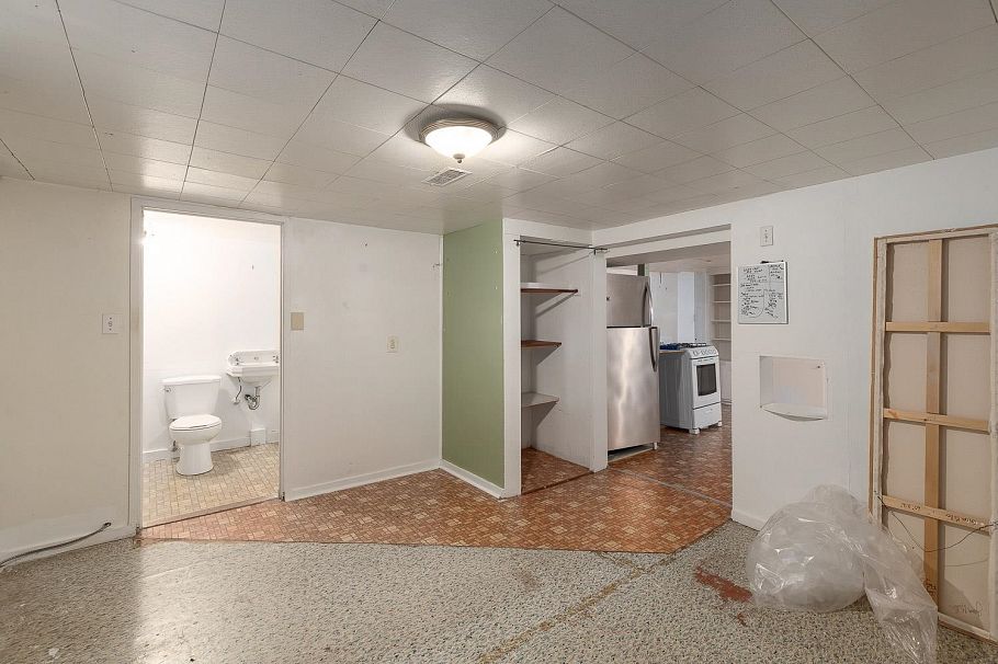 2002 E 13th Avenue Vancouver, BC - 24