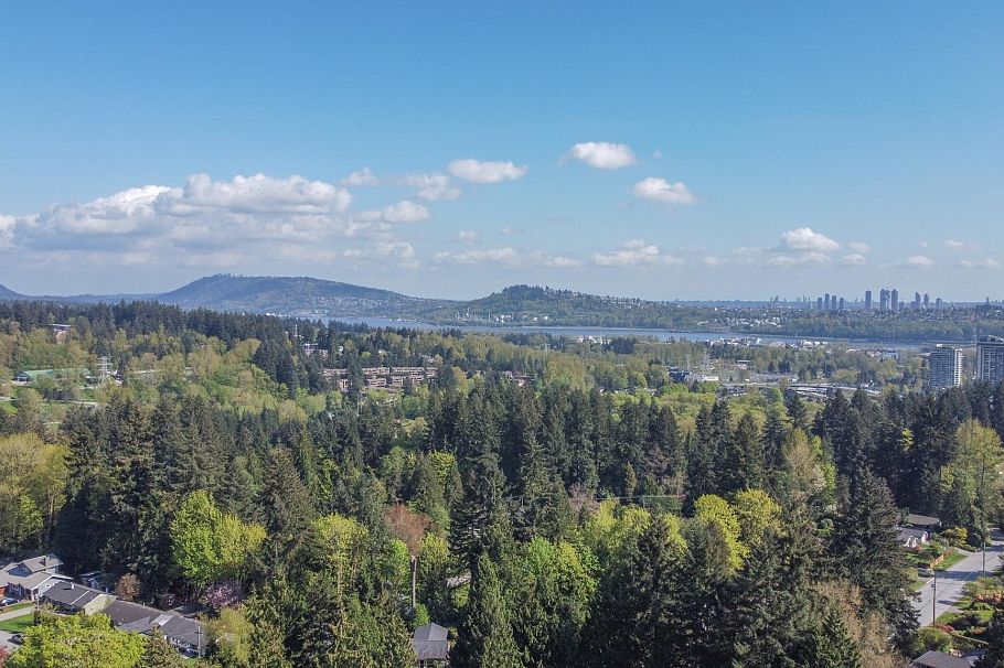 1352 E 16th Street North Vancouver, BC - 2