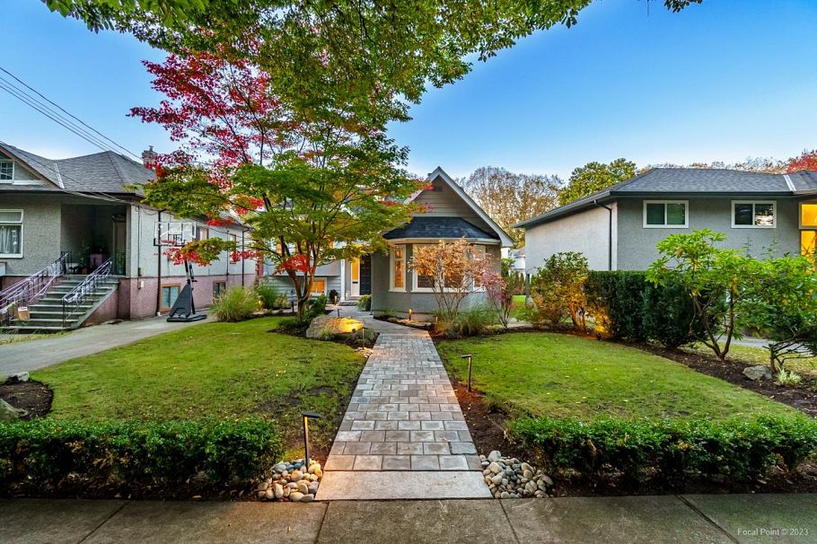 855 E 22nd Avenue Vancouver, BC - 39