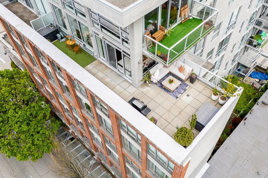 804 919 Station Street Vancouver, BC - 1