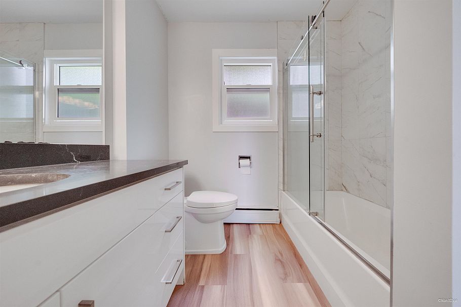 4366 Gilpin Crescent Burnaby, BC - 29