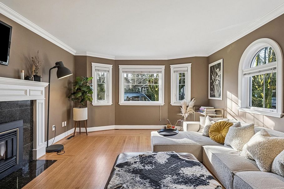 2819 W 13th Avenue Vancouver, BC - 2