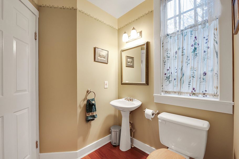 1509 Mahon Avenue North Vancouver, BC - 13