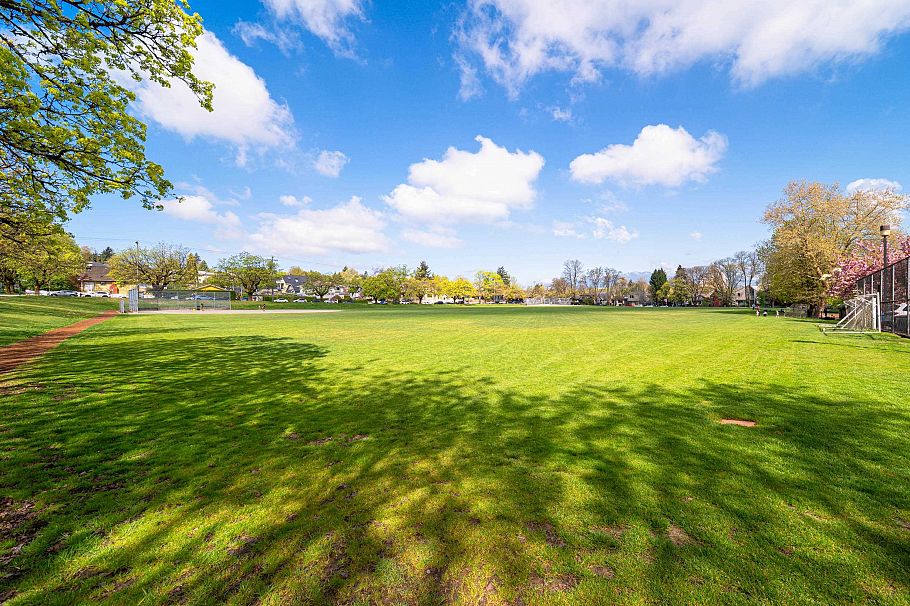 840 W 22nd Avenue Vancouver, BC - 23