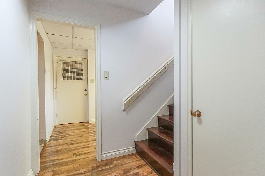 1352 E 16th Street North Vancouver, BC - 38