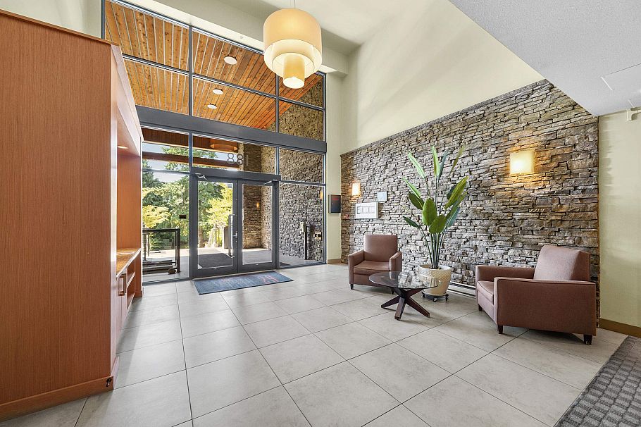 208 188 W 29 Street North Vancouver, BC - 2