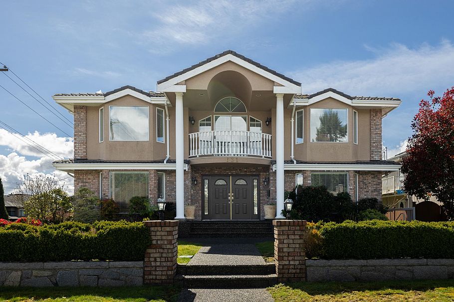 631 E 17th Street North Vancouver, BC - 1