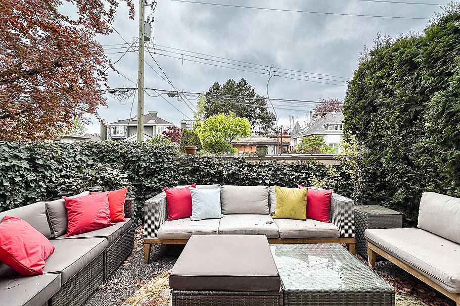 1737 W 16th Avenue Vancouver, BC - 23